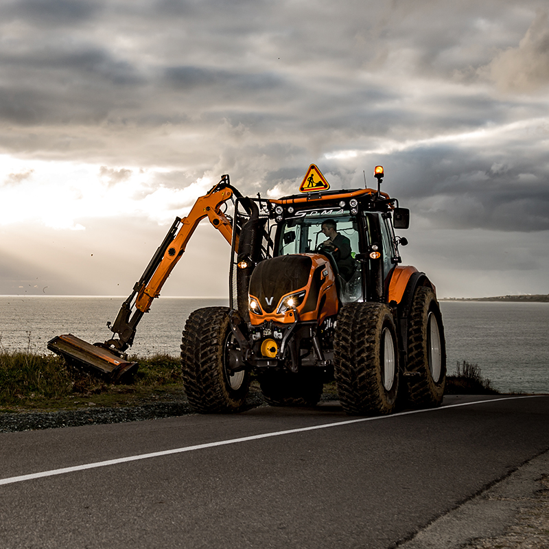valtra unlimited custom tractor in a municipality tasks in a city
